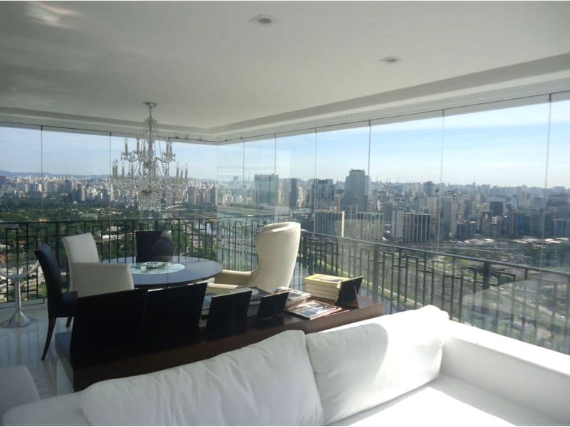 Os riscos de não realizar a manutenção preventiva em sua sacada de vidro